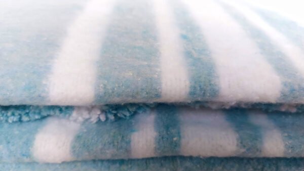 Manta de Yoga 100% Algodón para Meditación (Blanca con Líneas Azules) - Imagen 9